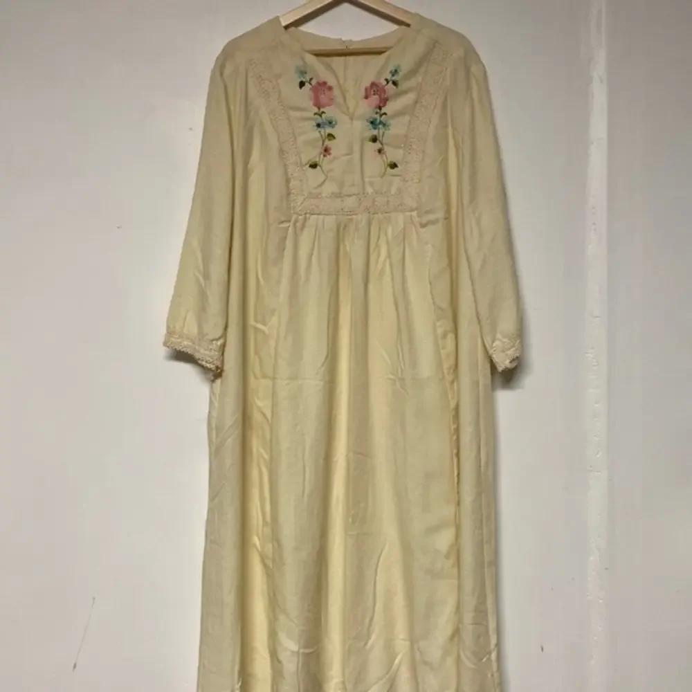 Beautiful vintage‎ Dela-Ann embroidered cotton maxi peasant dress